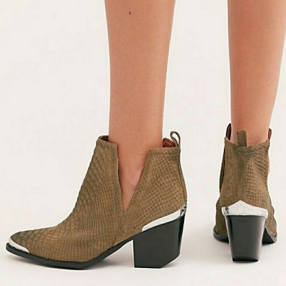 Jeffrey Campbell Cromwell Black White Snakeskin Western Leather Ankle Bootie - Picture 12 of 12